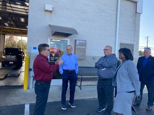 U.S. Air Force veteran and Jiffy Lube of Lewes owner Michael Soules talks with U.S. Sen. Tom Carper and SBA Delaware officials about his military service and entrepreneurship journey, as well as how he tapped into SBA financing to start and grow his business. Shown are (l-r) Soules and Carper with SBADE Economic Development Specialist James Provo, Director Michelle Harris, and Deputy Director Robert Piechota.